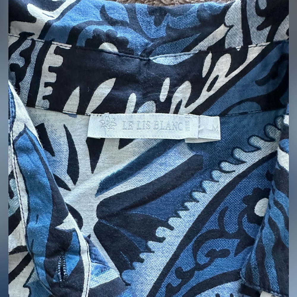 Le Lis Blanc Blue flowers printed Shirt long sleeves NWOT - Picture 3 of 7